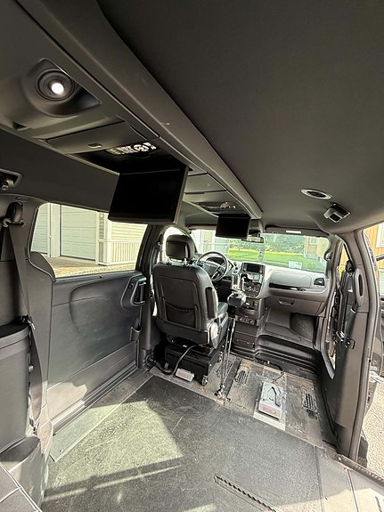 Chrysler Town & Country 16 of 18