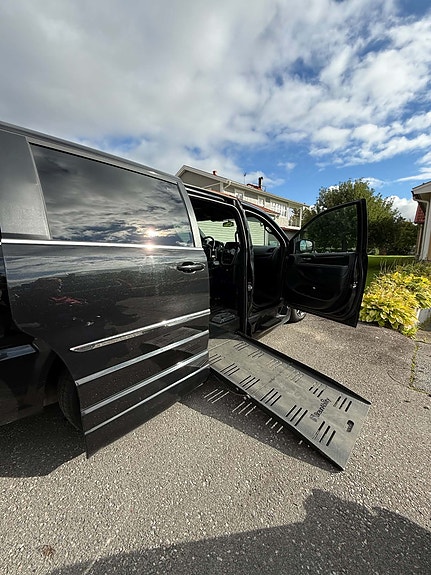 Chrysler Town & Country 18 of 18