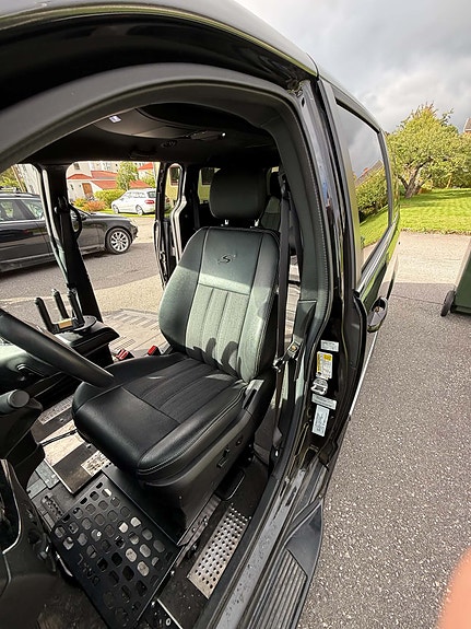Chrysler Town & Country 12 of 18