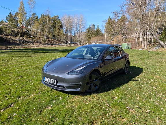 Tesla Model 3 2 of 5