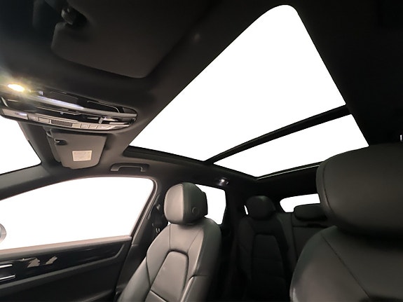 Porsche Cayenne 17 of 30