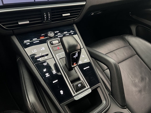 Porsche Cayenne 26 of 30