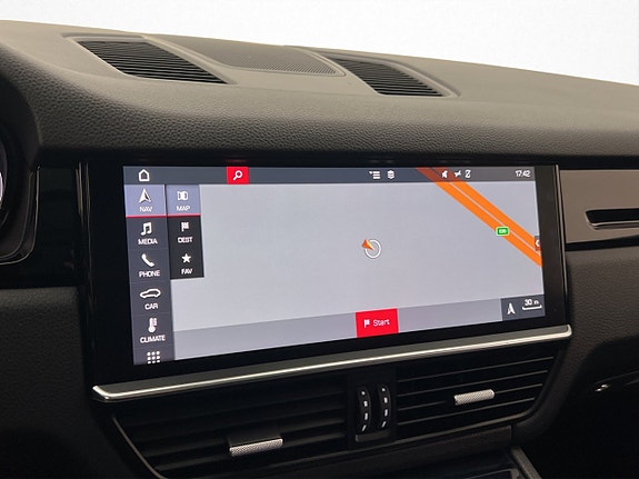 Porsche Cayenne 21 of 30