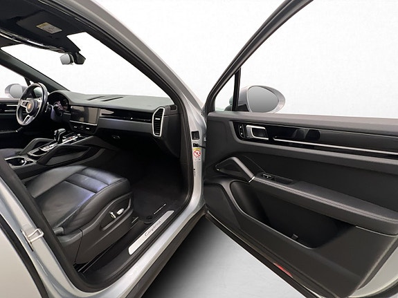 Porsche Cayenne 15 of 30