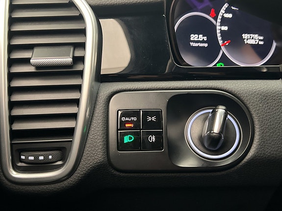 Porsche Cayenne 28 of 30