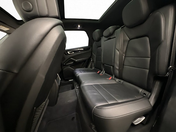 Porsche Cayenne 16 of 30