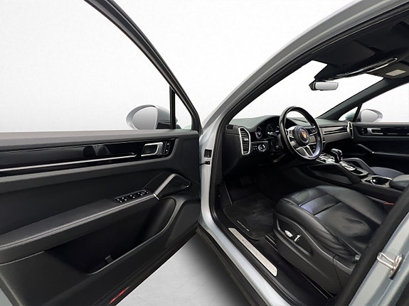 Porsche Cayenne 10 of 30