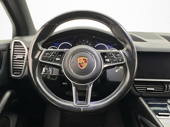 Porsche Cayenne 13 of 30