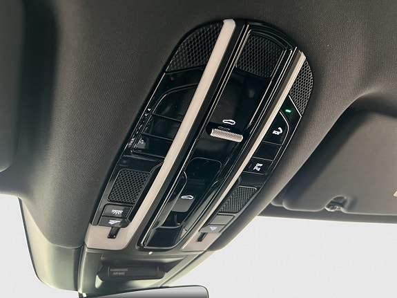 Porsche Cayenne 29 of 30
