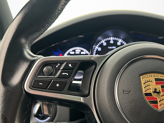 Porsche Cayenne 19 of 30