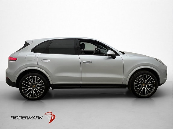 Porsche Cayenne 9 of 30