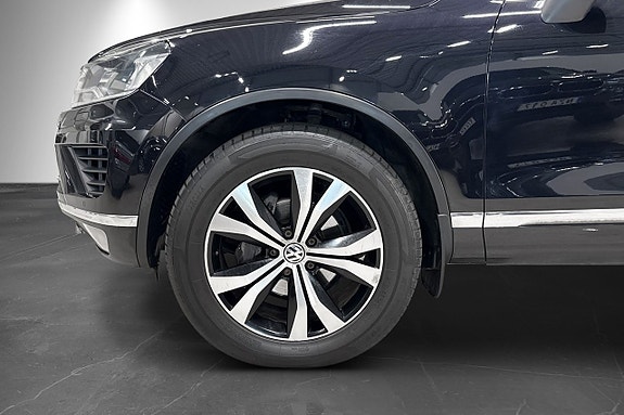 Volkswagen Touareg 2 of 23