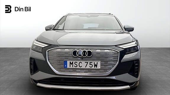 Audi Q4 e-tron 4 of 12