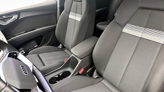 Audi Q4 e-tron 8 of 12