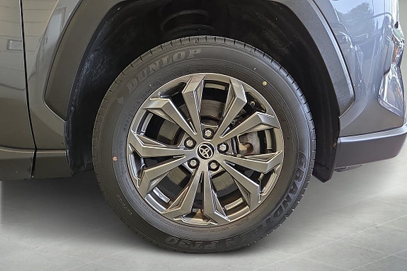 Toyota RAV4 10 of 21