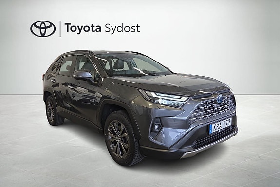 Toyota RAV4 3 of 21