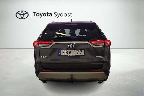 Toyota RAV4 8 of 21