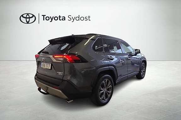 Toyota RAV4 4 of 21