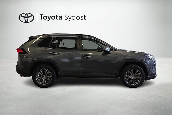 Toyota RAV4 6 of 21