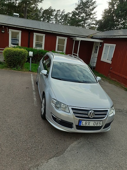 Volkswagen Passat 2 of 9
