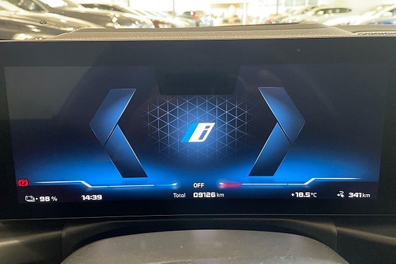 BMW i4 14 of 18