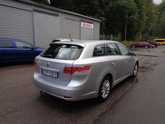 Toyota Avensis 4 of 10