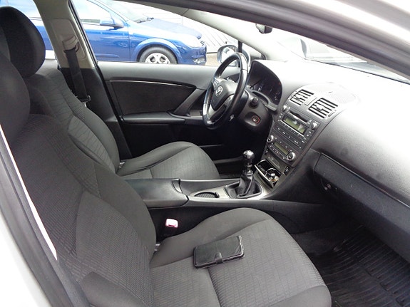 Toyota Avensis 8 of 10