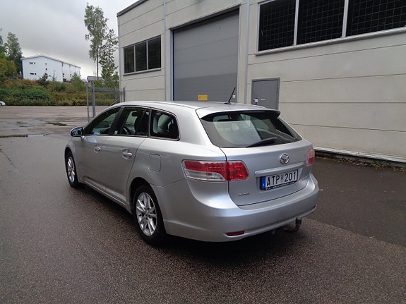 Toyota Avensis 5 of 10