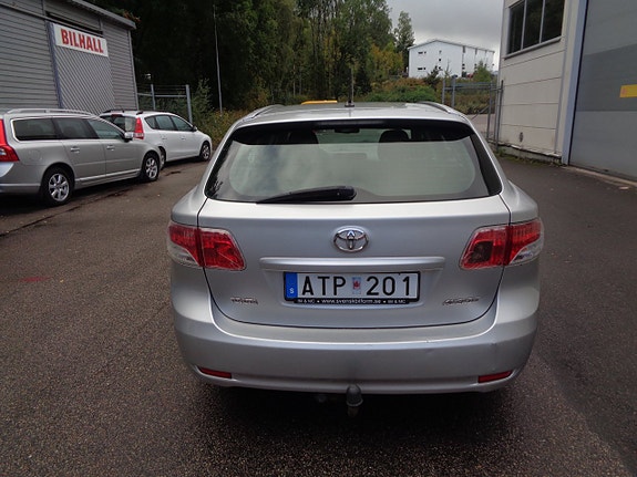 Toyota Avensis 6 of 10