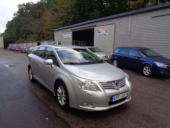 Toyota Avensis 3 of 10