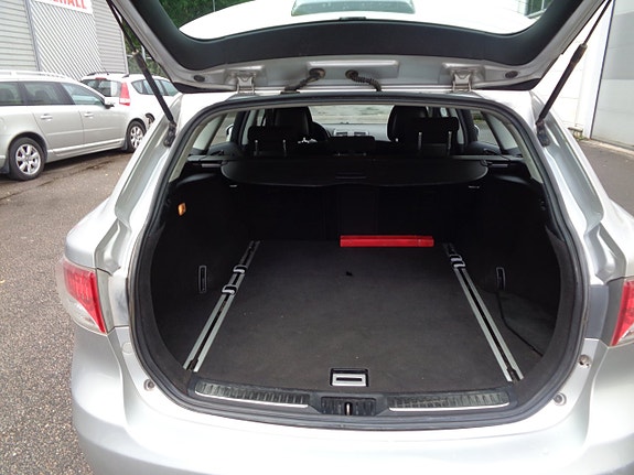 Toyota Avensis 7 of 10