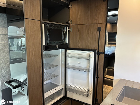 Niesmann Arto 88 // 450Ah Lithium, 440 Watt Sol, Inverter 10 of 21