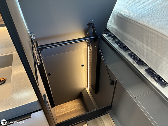 Niesmann Arto 88 // 450Ah Lithium, 440 Watt Sol, Inverter 20 of 21