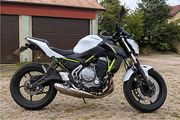 Kawasaki Ninja Z650 3 of 4