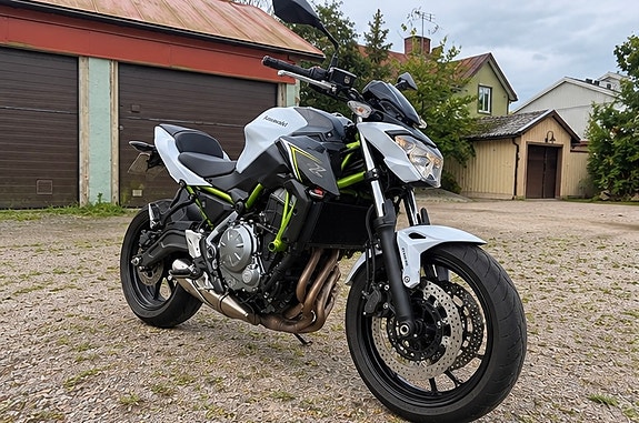 Kawasaki Ninja Z650 2 of 4