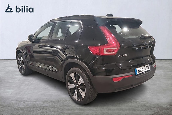 Volvo XC40 2 of 17