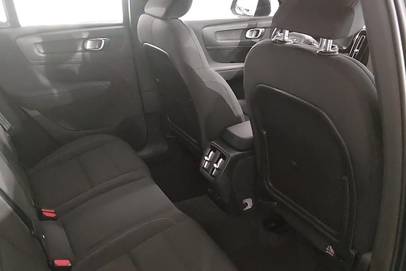 Volvo XC40 8 of 17