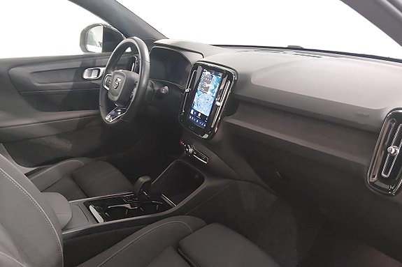 Volvo XC40 6 of 17