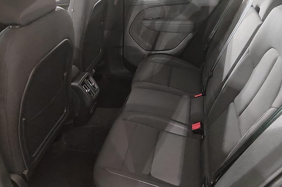Volvo XC40 12 of 17