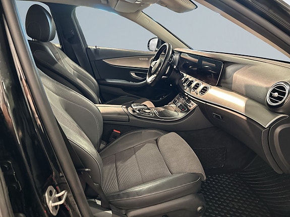 Mercedes-Benz E220 10 of 24