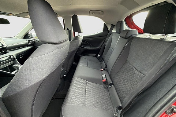 Toyota Yaris 9 of 16