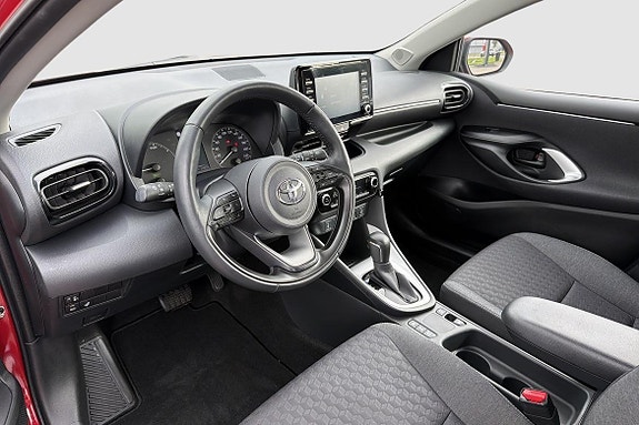 Toyota Yaris 8 of 16