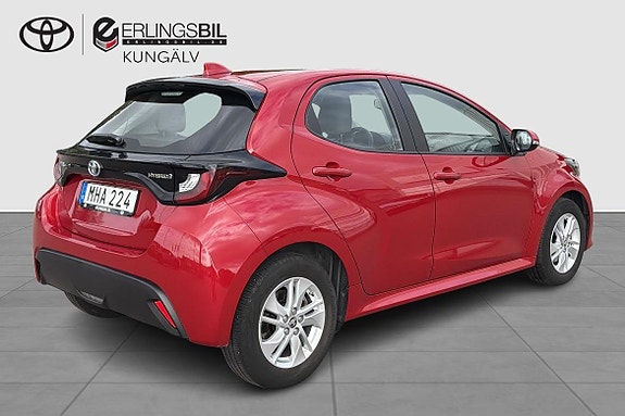 Toyota Yaris 13 of 16