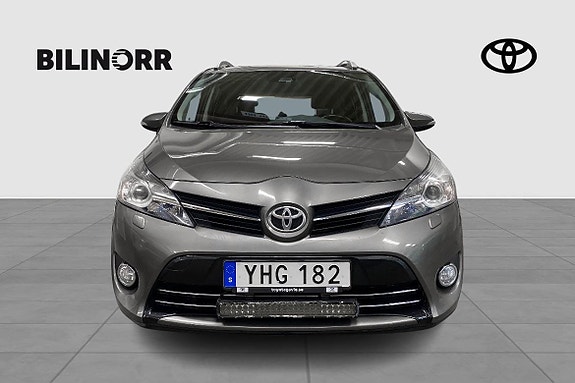 Toyota Verso 9 of 12