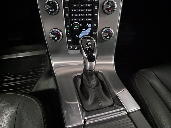 Volvo V60 Cross Country 18 of 24
