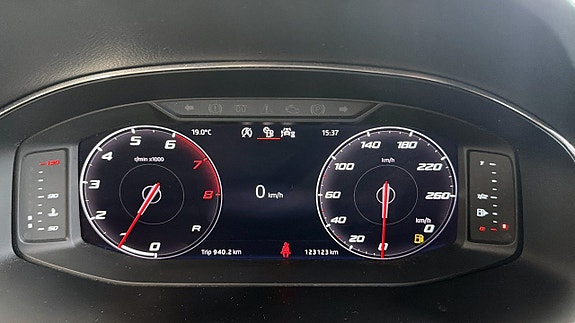 Seat Arona 17 of 21