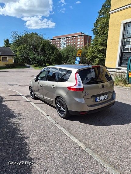 Renault Grand Scenic III 2 of 6