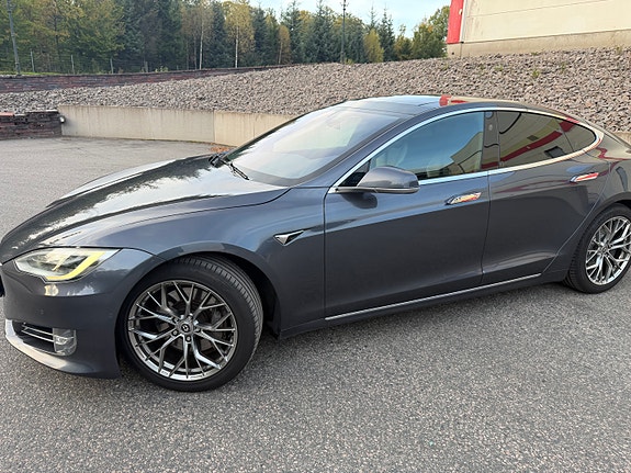 Tesla Model S 2 of 12
