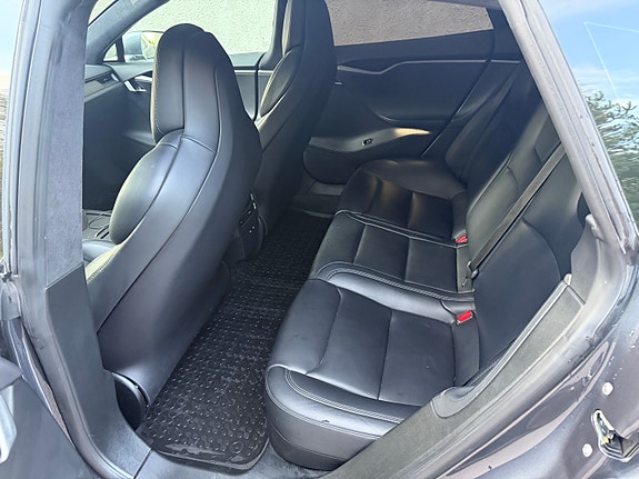 Tesla Model S 8 of 12