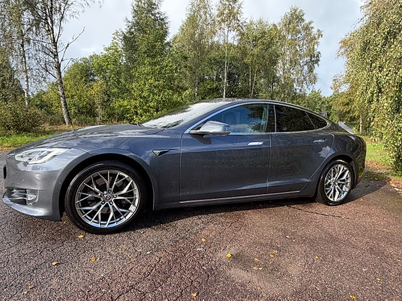 Tesla Model S 2 of 5